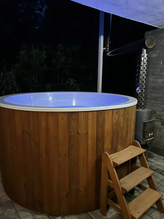 Домик с баней и купелью на дровах