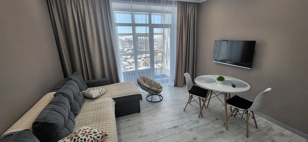 Комфортная квартира с панорамными окнами