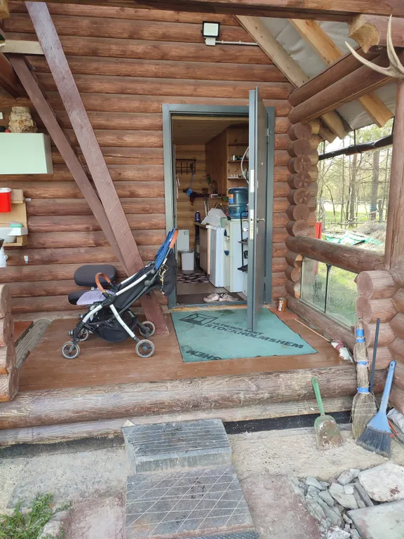 Дом с баней в лесу возле храма и озера