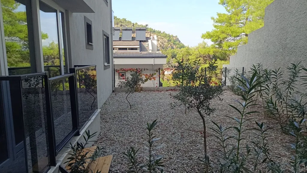 Квартира с бассейном и собственным полисадником