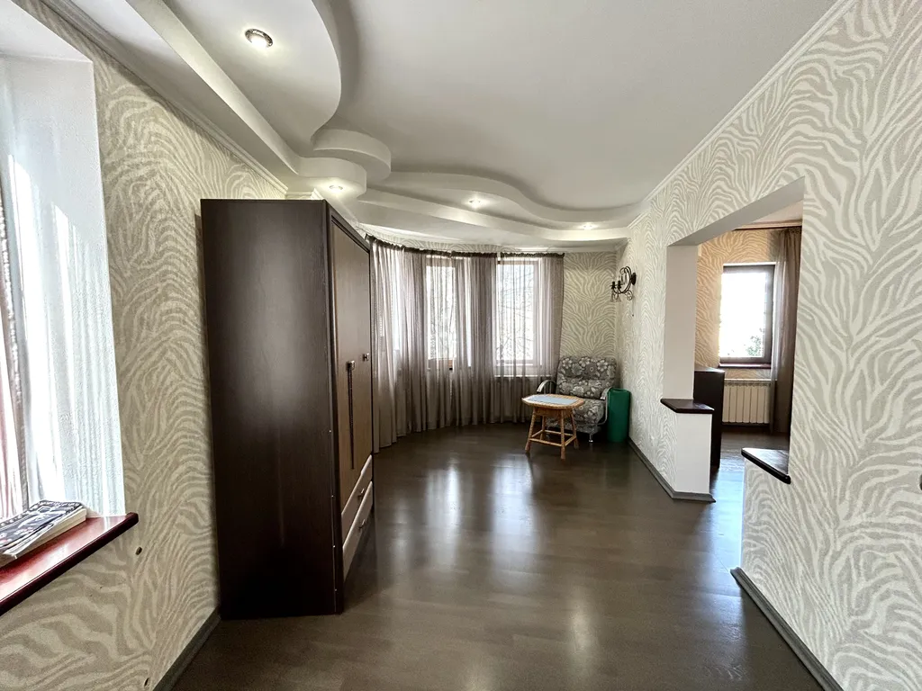 Вилла с бассейном и сауной в центре Ялты