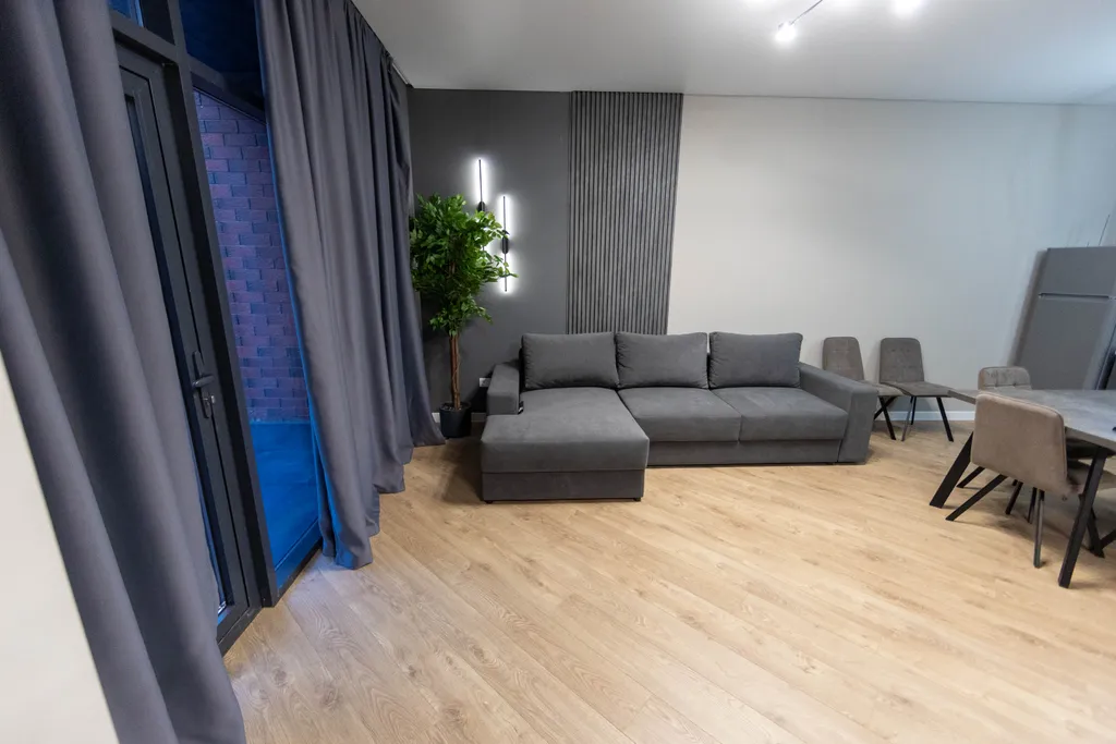 Просторный двухэтажный коттедж на берегу городского пляжа