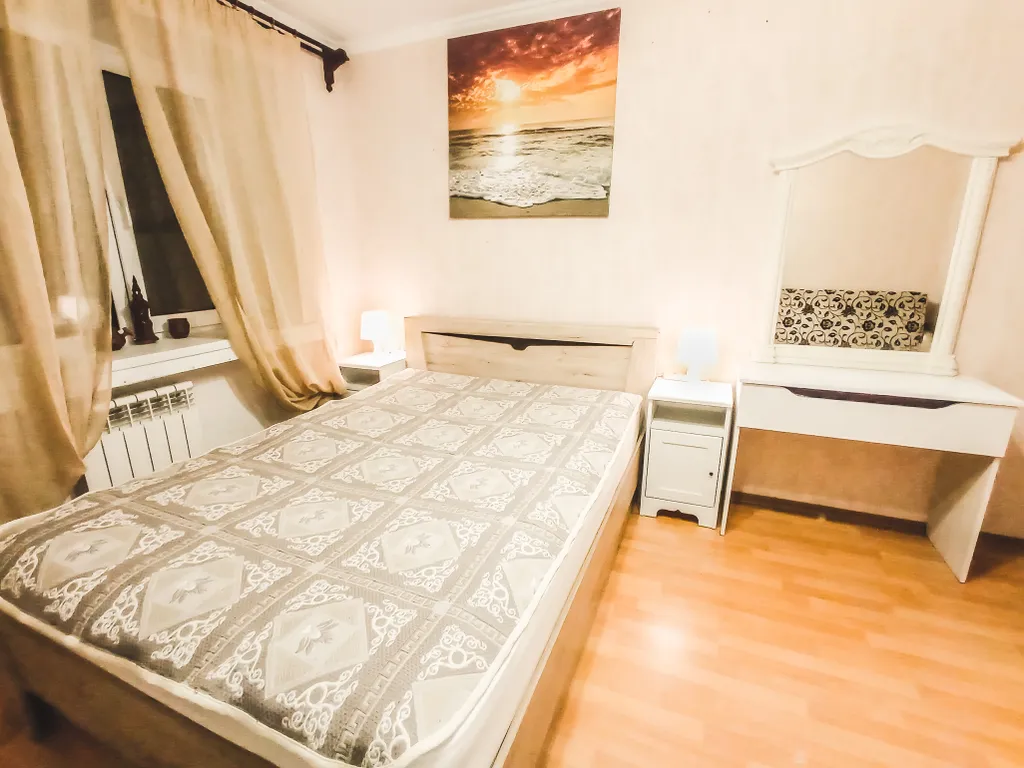 Трёхкомнатная квартира в центре на площади Ленина