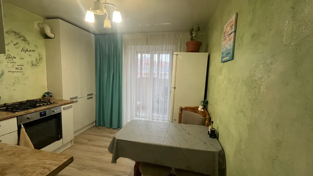 Квартира рядом с Волгой, с панорамными окнами и красивыми закатами