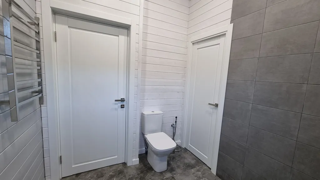 Коттедж Стильный барнхаус с горячей купелью фурако с видом на воду — Можайск