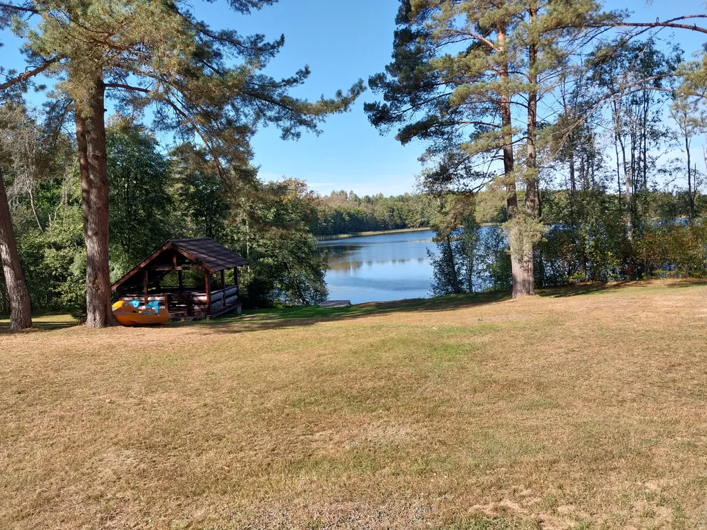 Коттедж на берегу озера Глубокое