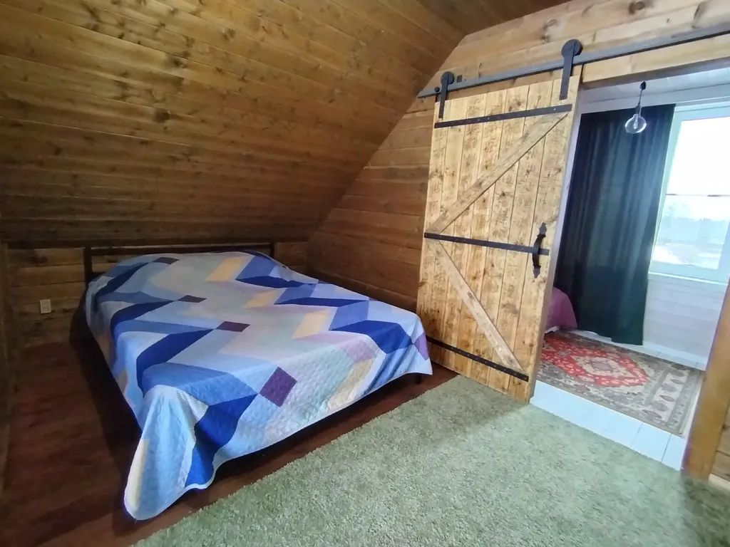 Дом на берегу с баней