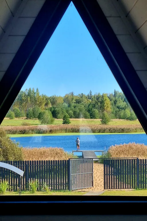 Домик у озера