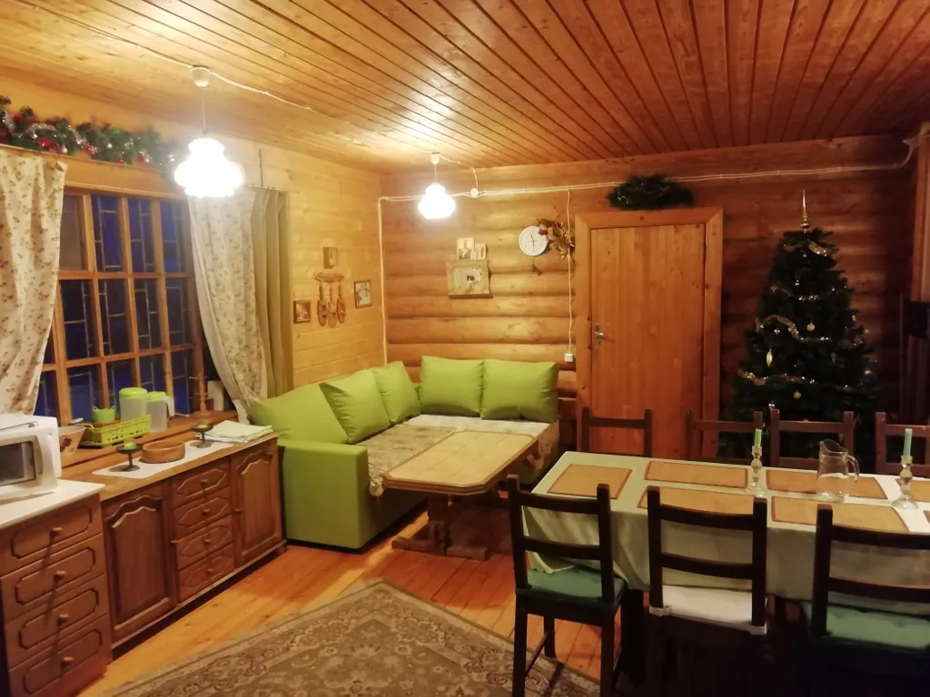 Просторный дом с баней в тихой деревушке у реки