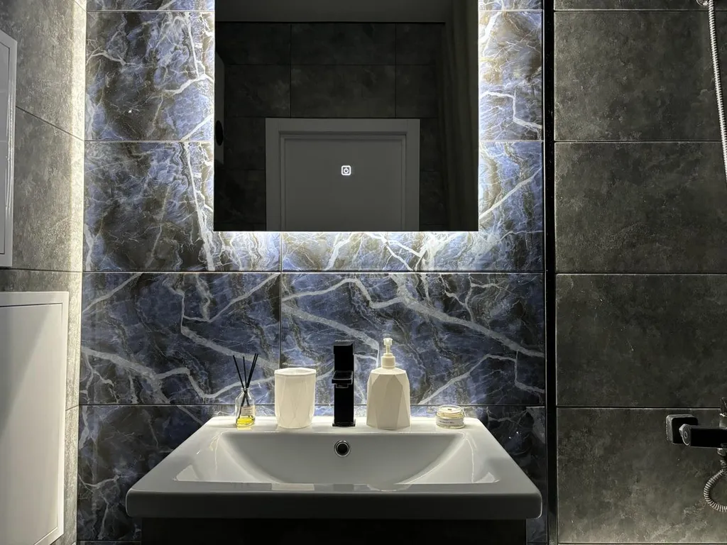 Стильная студия с красивым видом на город