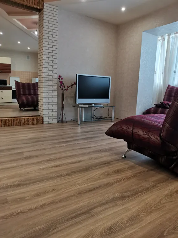 Уютная квартира студия в центре города — аренда посуточно в Югорск