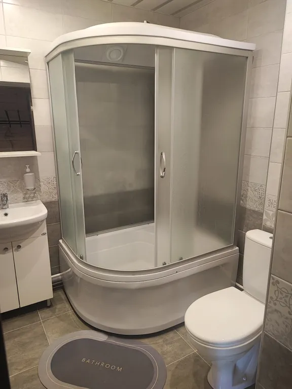 Просторный деревянный коттедж, половина дома 2 этажа 2П