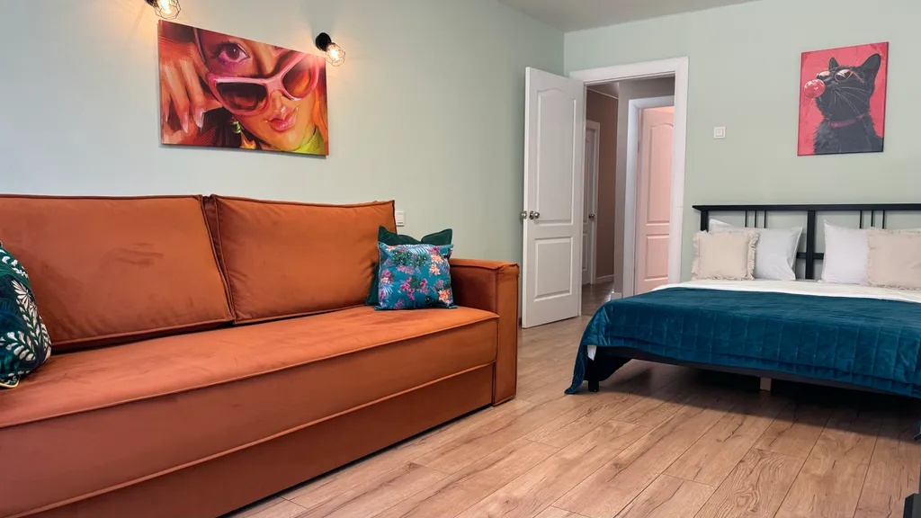 Двухкомнатная квартира с раздельными комнатами рядом с Норд Ареной