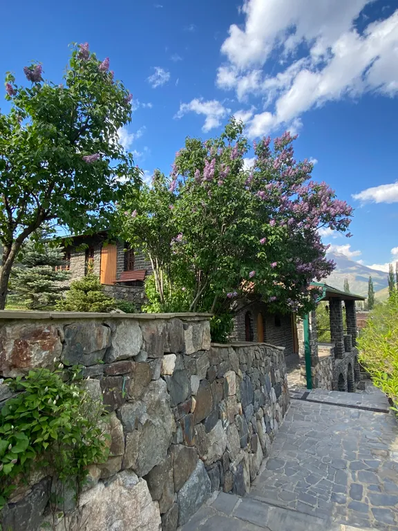 Дом в национальном стиле с удивительным видом AM House Grand