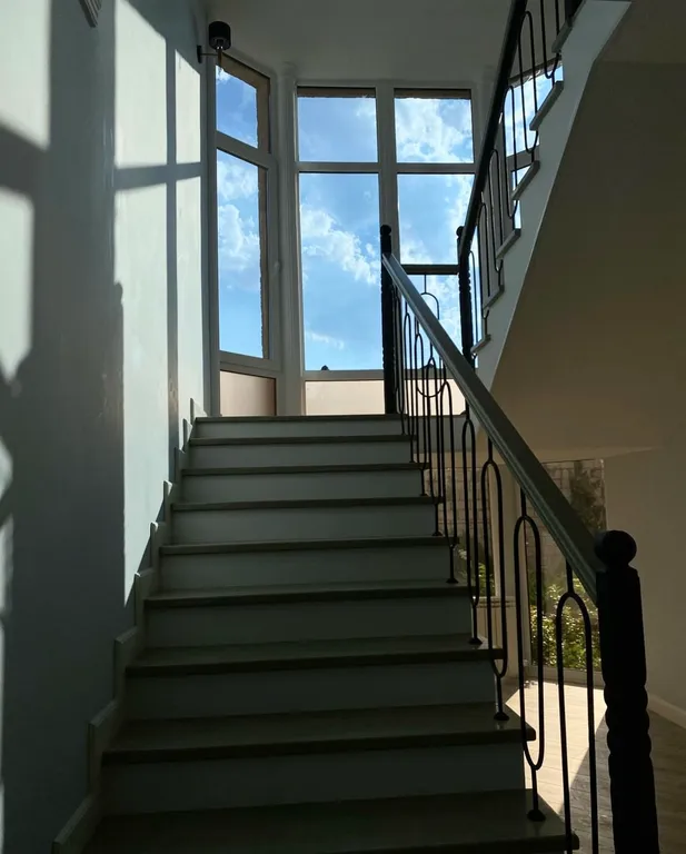 Уютный дом у моря в черте города