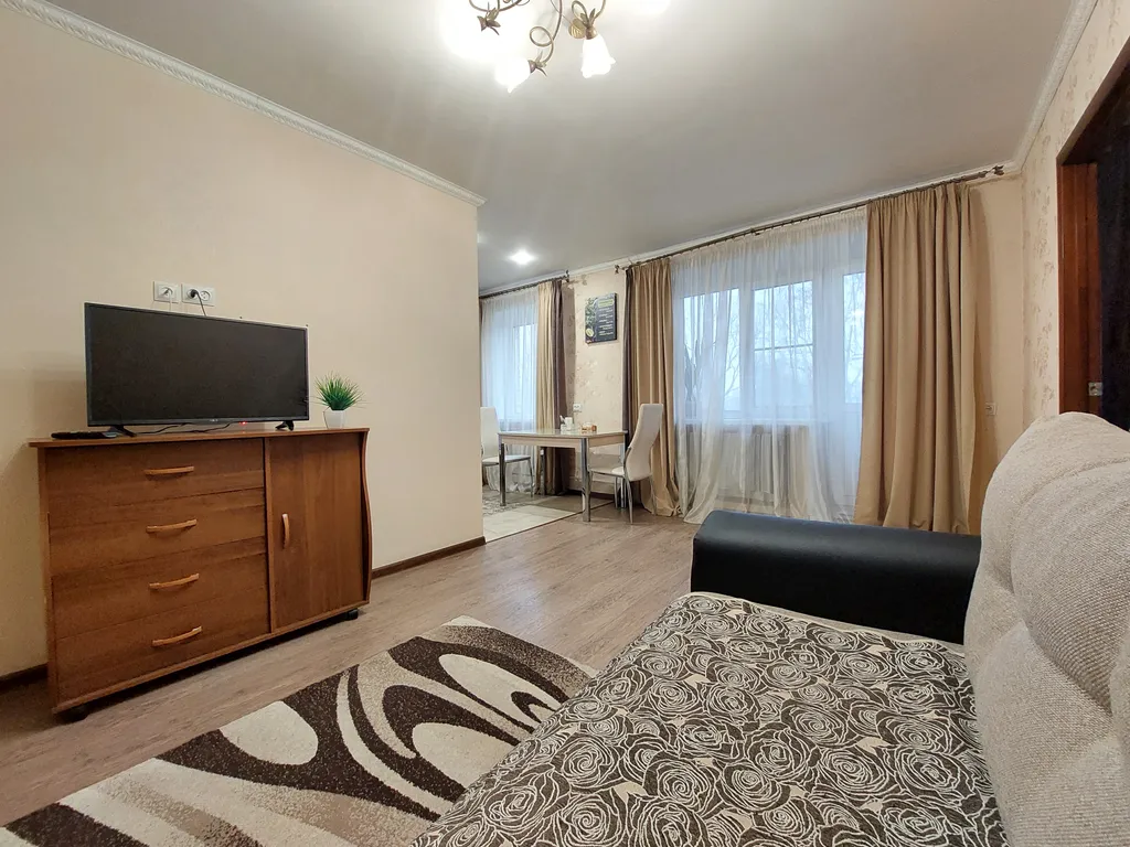 Квартира Двушка с планировкой трёшки. Микрорайон — аренда посуточно в Гусь-Хрустальный