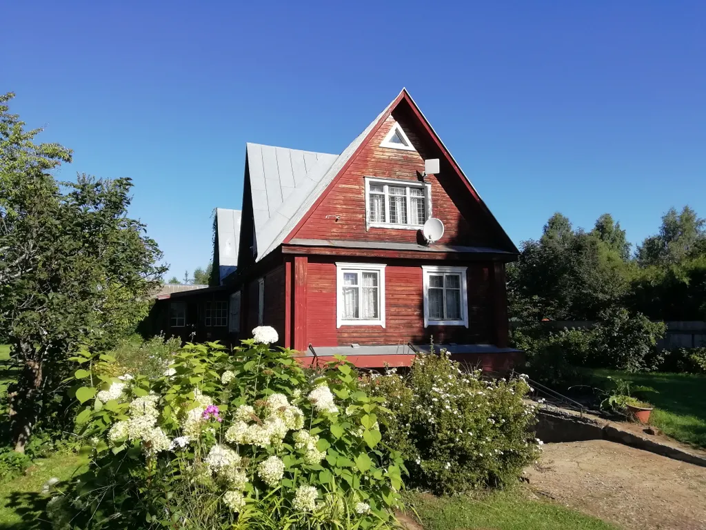 Просторный дом с баней в тихой деревушке у реки