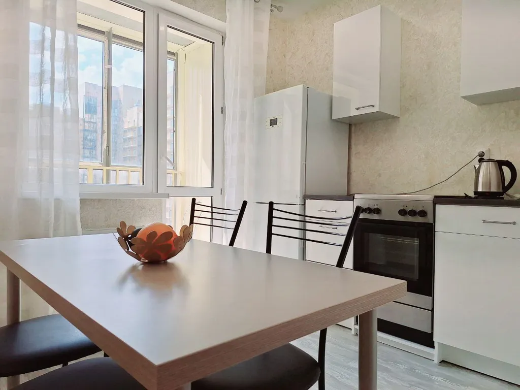 Квартира напротив Меги