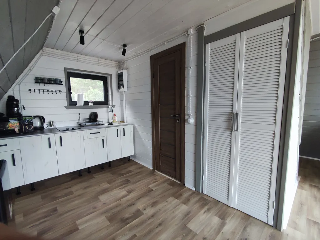 Дом А-фрейм на берегу озера