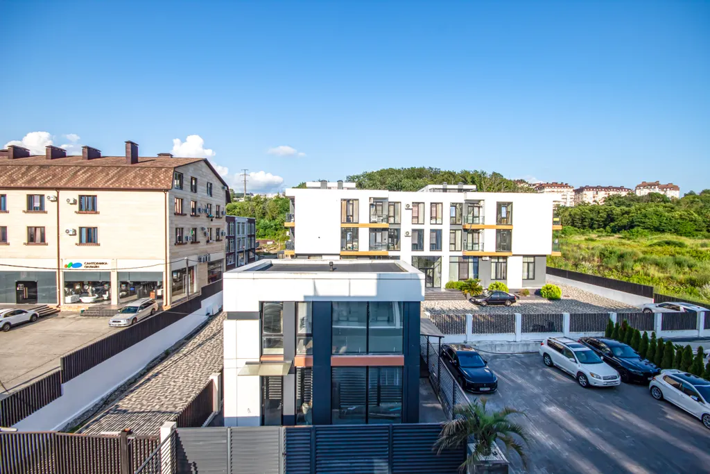 Квартира с летним бассейном