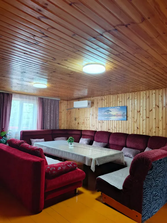 Дом коттедж в черте города