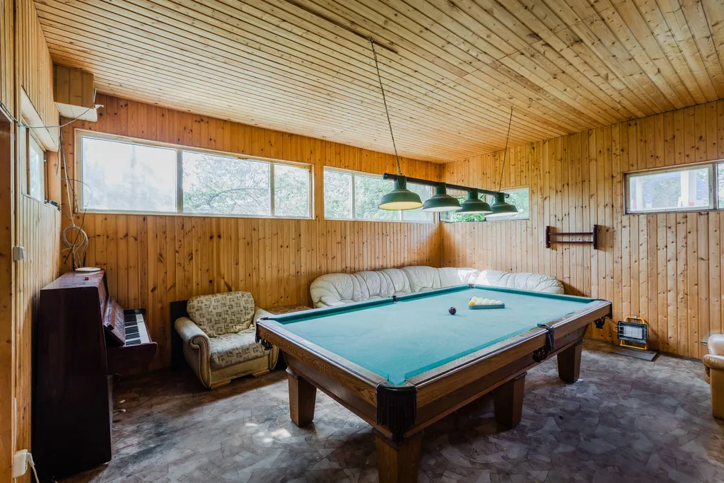 Коттедж с бильярдом и панорамной закрытой террасой