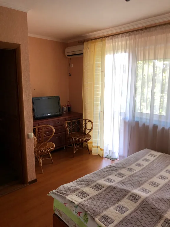 Дом на берегу моря в Ялте со своим двориком