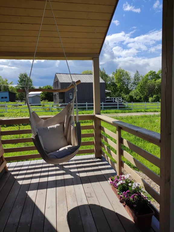 Дом с панорамными окнами и камином в Болотов Деревне