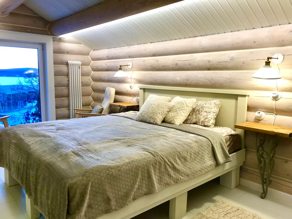 Дом на скале с видом на залив