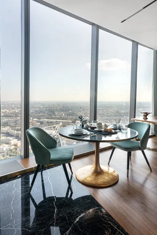 Роскошный апартамент на 81 этаже с ванной у окна и великолепным видом