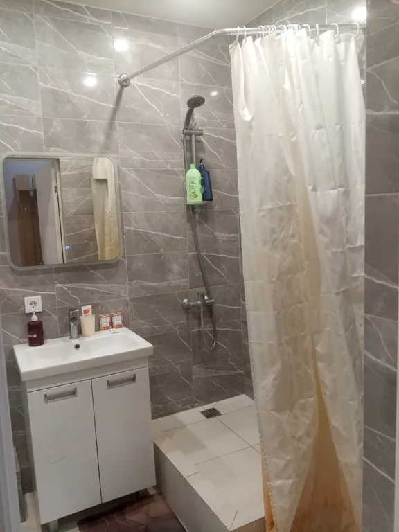 Студия с видом на горы и новороссийский порт