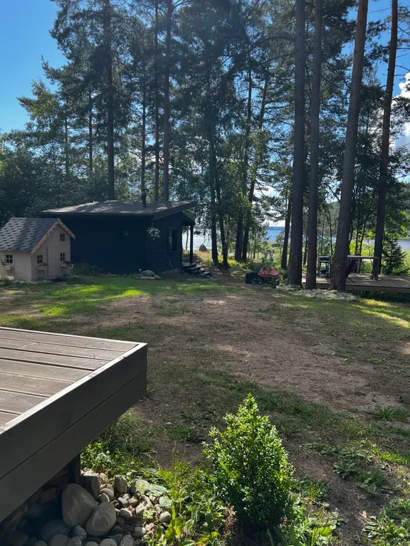 Стильный дом на берегу Ладожского озера с панорамным видом