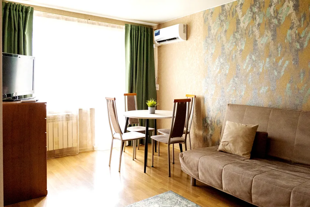 Просторная трёхкомнатная квартира на 3 этаже с балконом — аренда посуточно в Новокузнецк