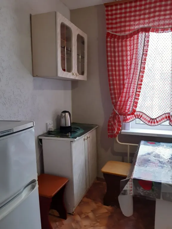 2х комн кв. командированным с балконом, кондиционером у института