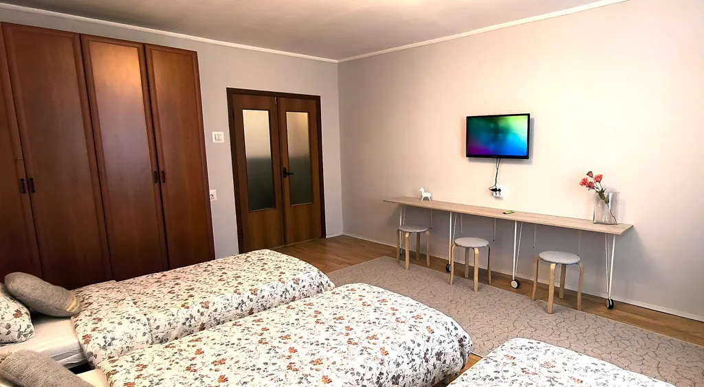 Чистая двухкомнатная квартира в микрорайоне Кузнечики