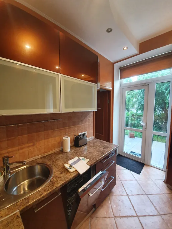 Двухуровневая 5-комнатная квартира в центре Амалиенау с зоной барбекю