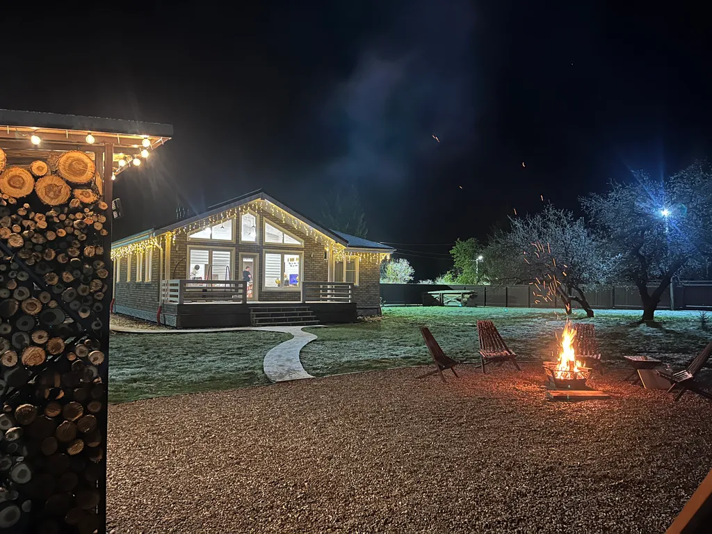 Уютный современный дом с террасой и банным чаном на участке 17 соток