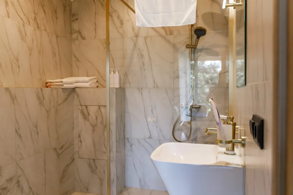 Коттедж 42 метра в лесу у пруда