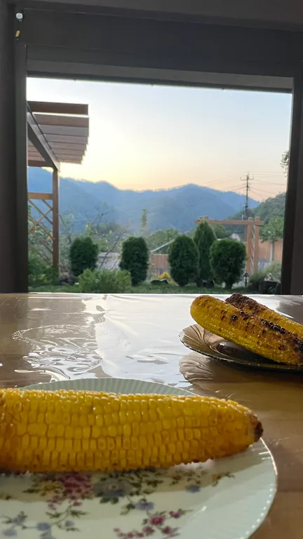 Дом у моря с видом на горы