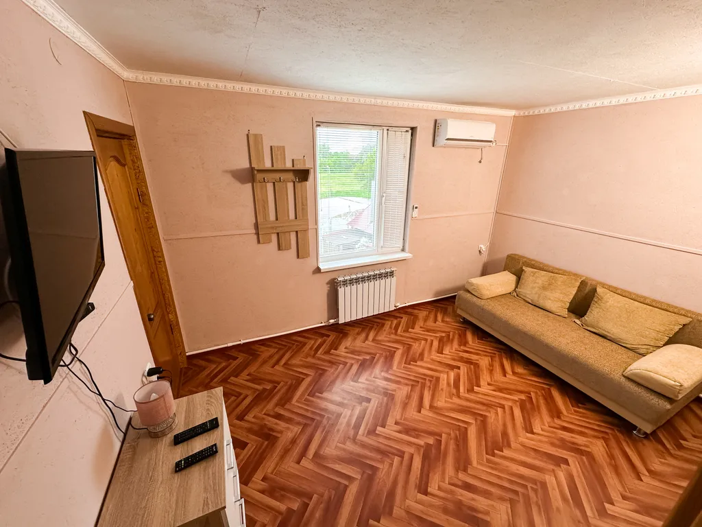 Номер на 4-х с удобствами, бассейн с подогревом и рыбалка включены