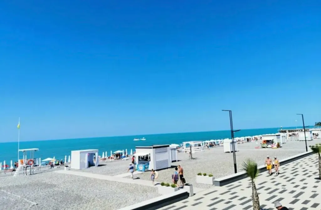 2-комнатная квартира с панорамными окнами у моря