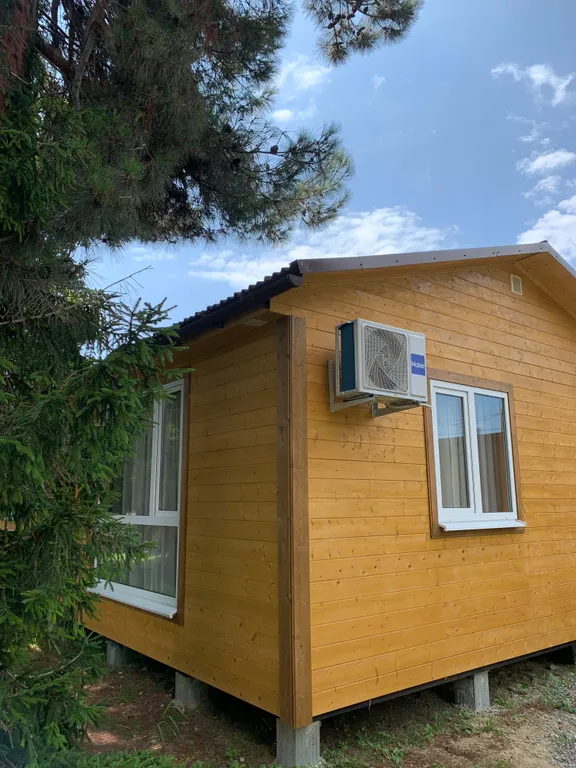 Домик у озера