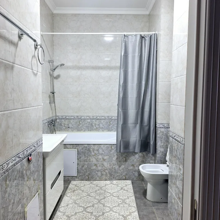 Апартаменты в центре с видом на город и горы