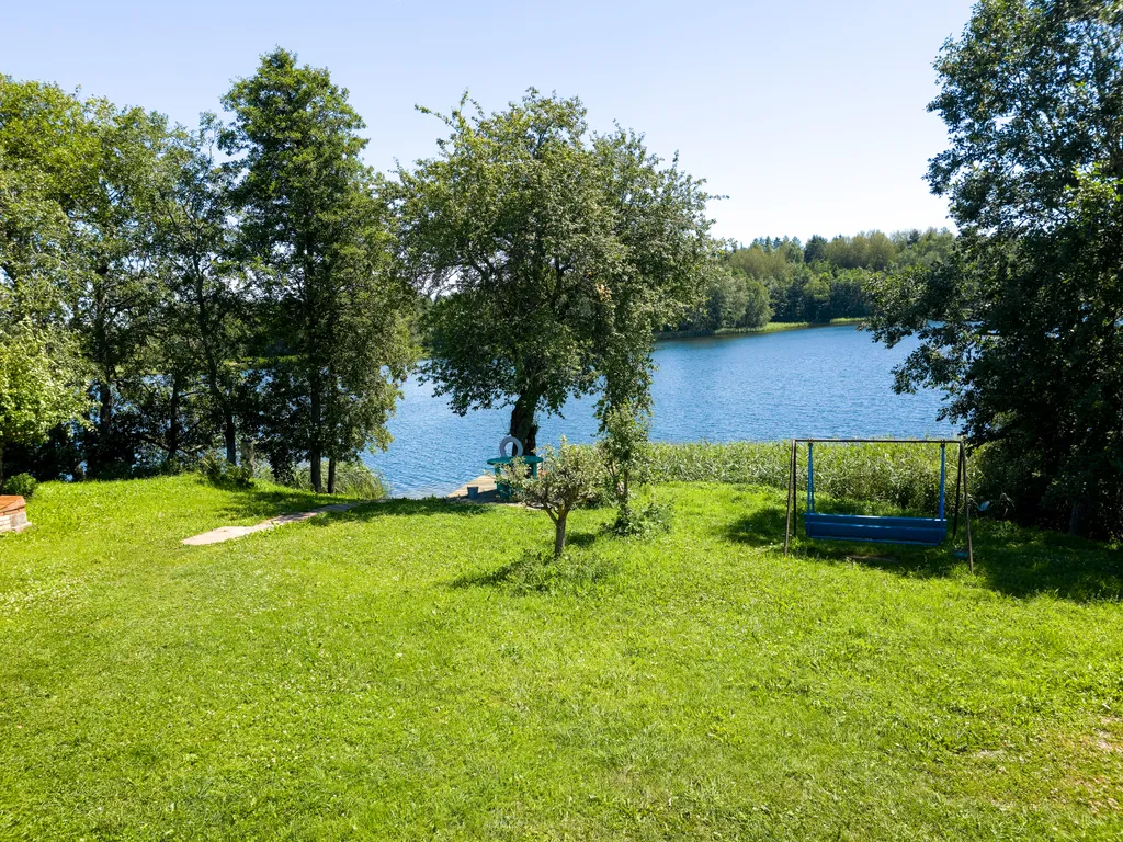 Дом с баней на берегу озера