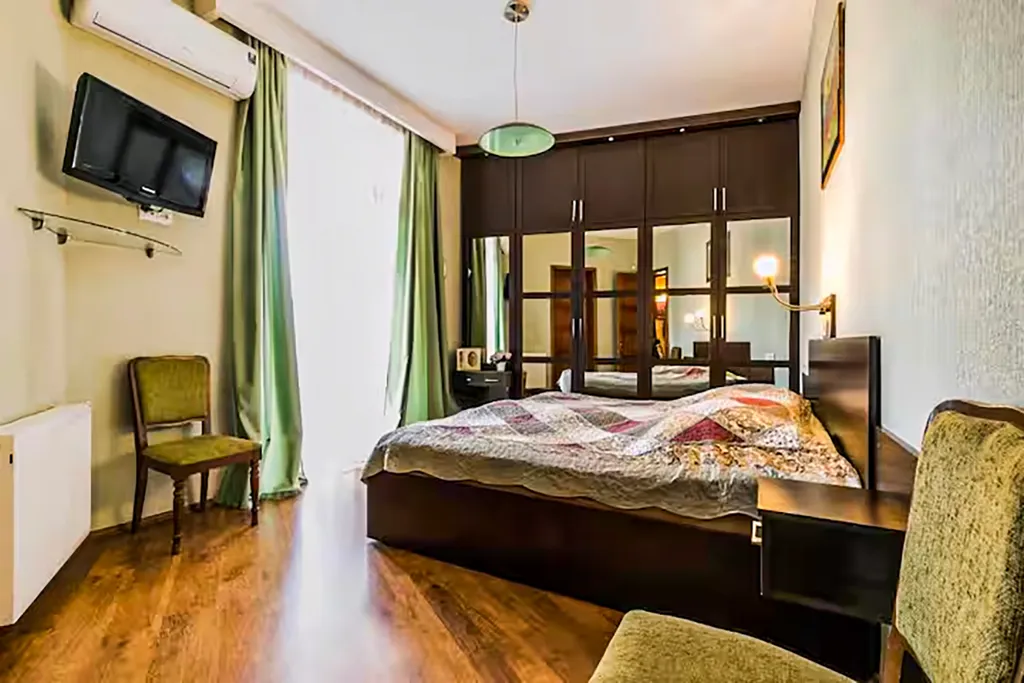 Apartment at 12 Baratashvili street