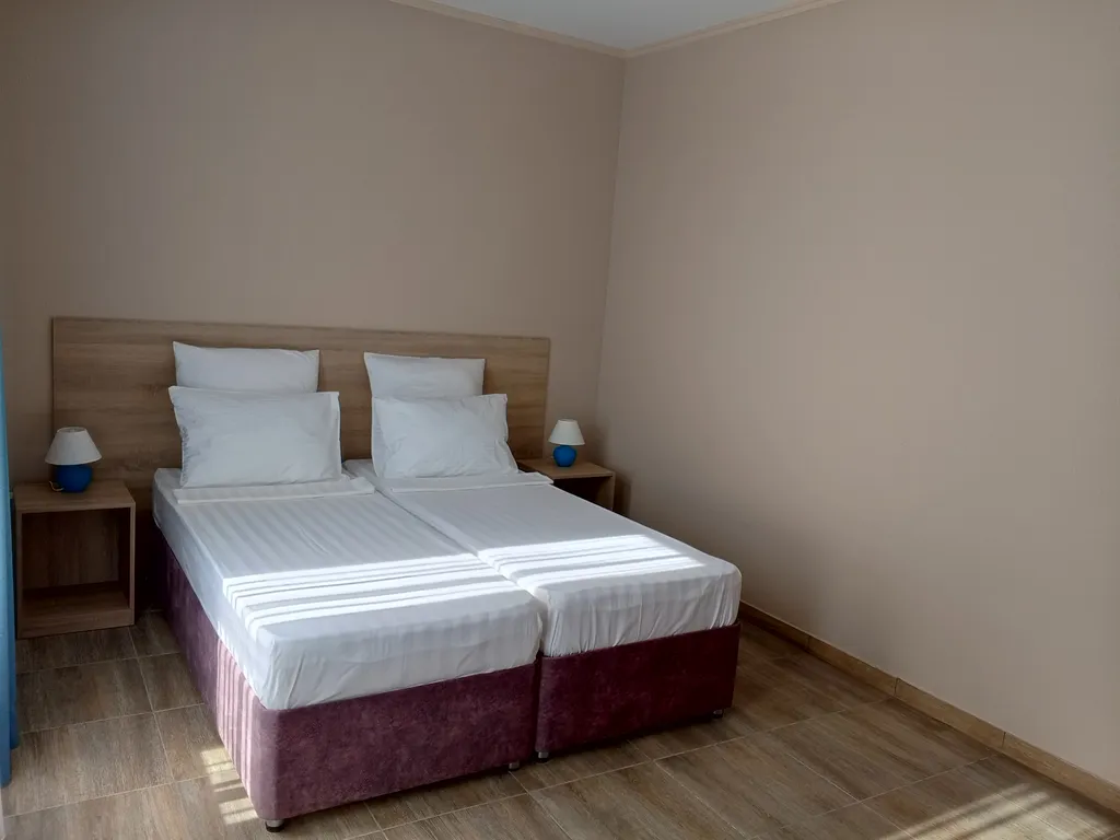 Двухкомнатный люкс для четверых гостей + дополнительное место