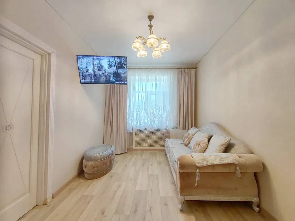 Сталинка у Кремля в центре