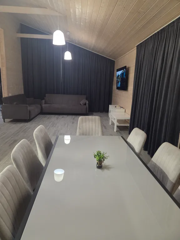 Коттедж Красивый дом у речки — Купанское