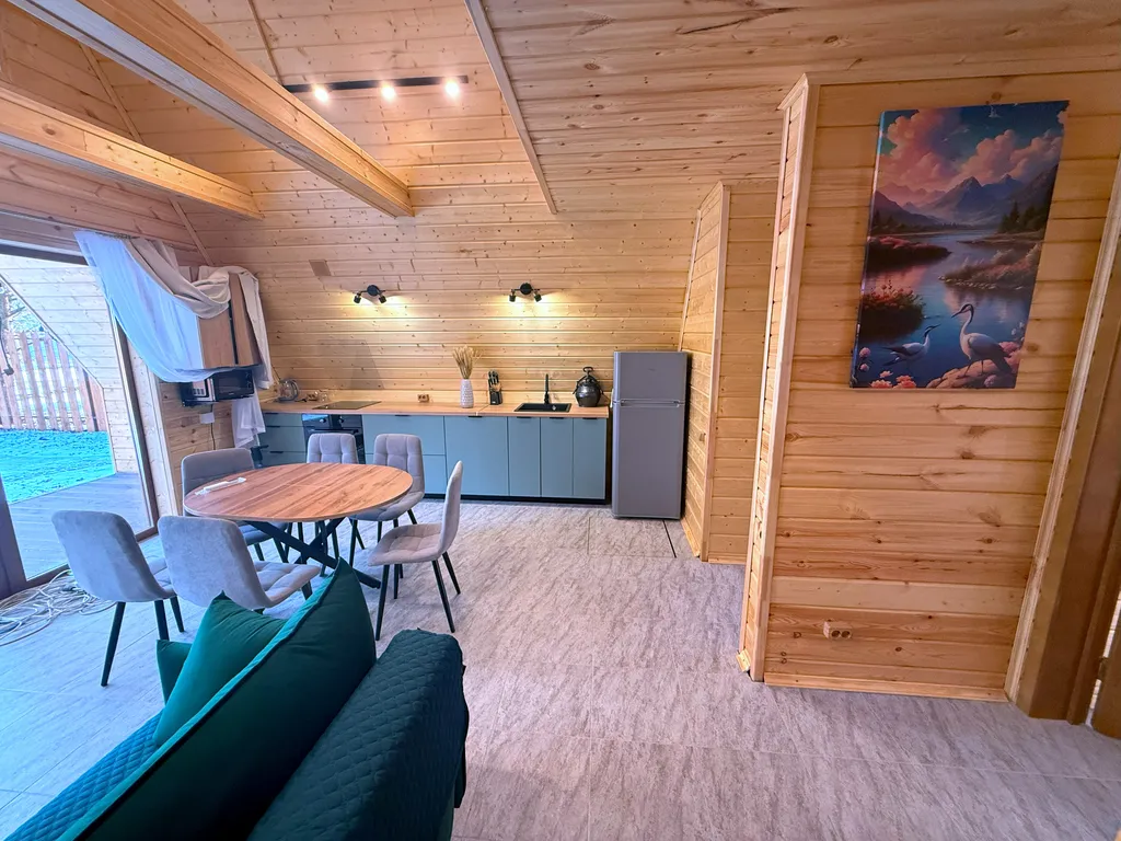 Дом шалаш 2-комнатный у леса