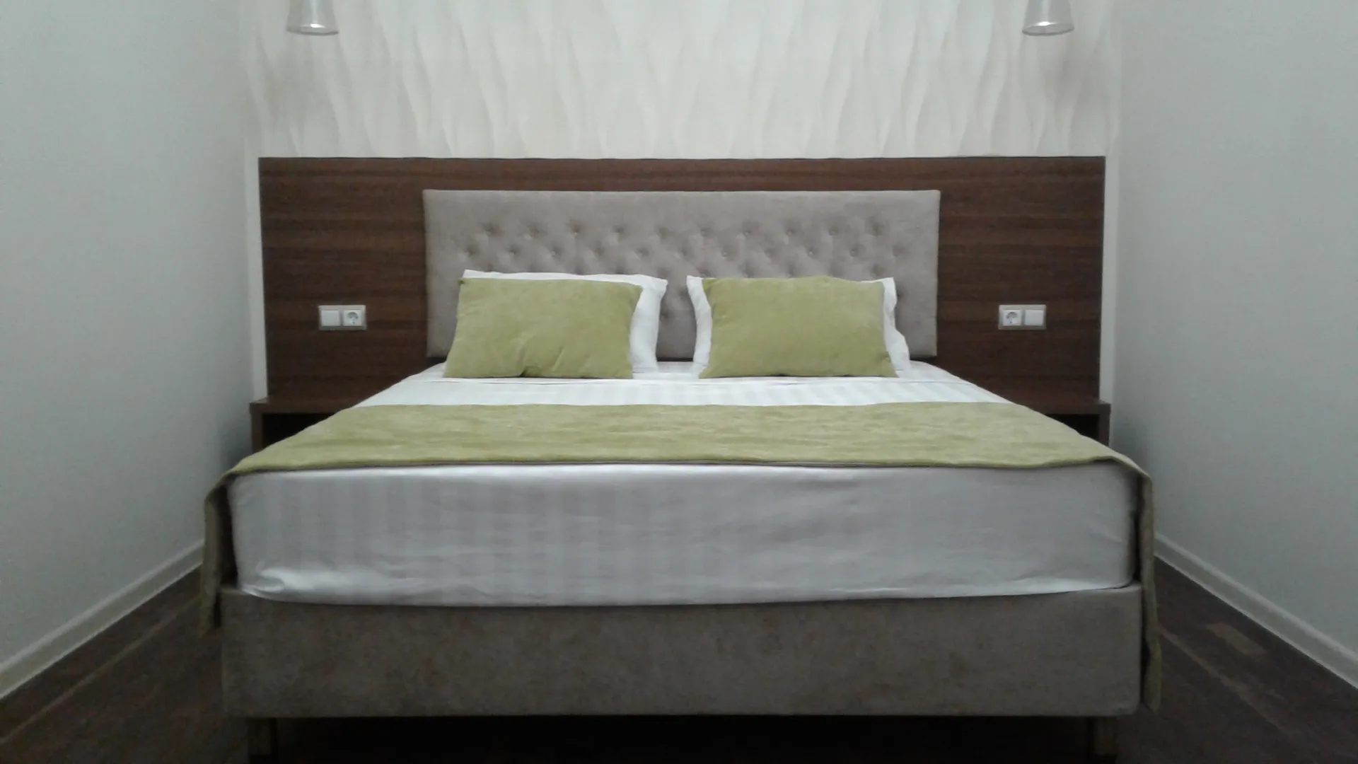 комната с двухспальной кроватью